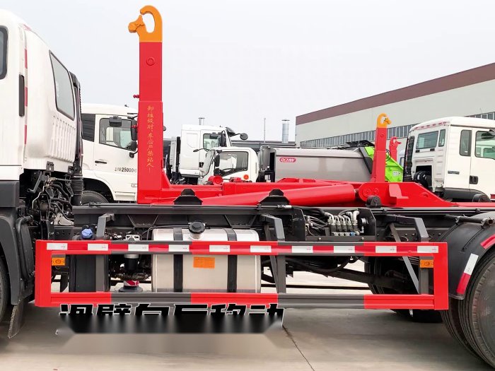 湖北帝成環衛科技有限公司勾臂式垃圾車操作教學